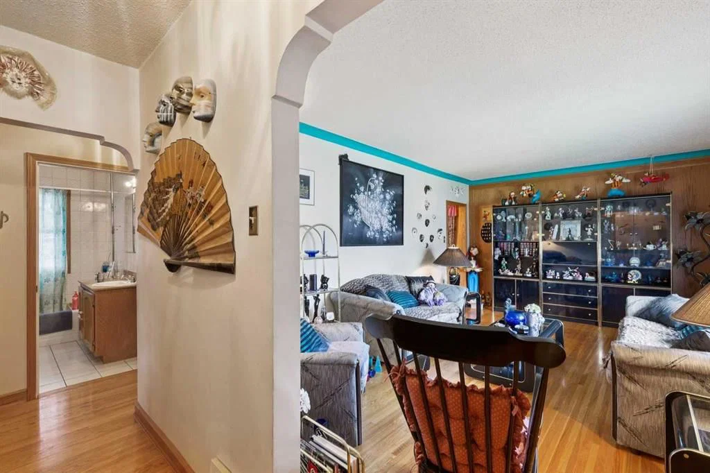 833 20 Avenue NW, Calgary — photo 3 of 25