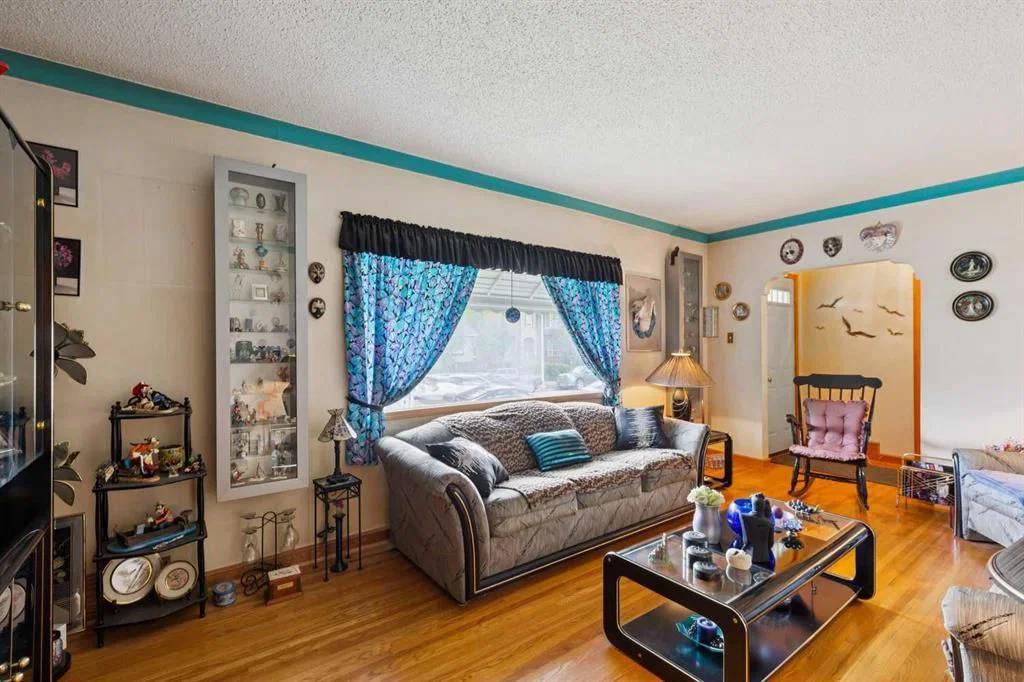 833 20 Avenue NW, Calgary — photo 5 of 25