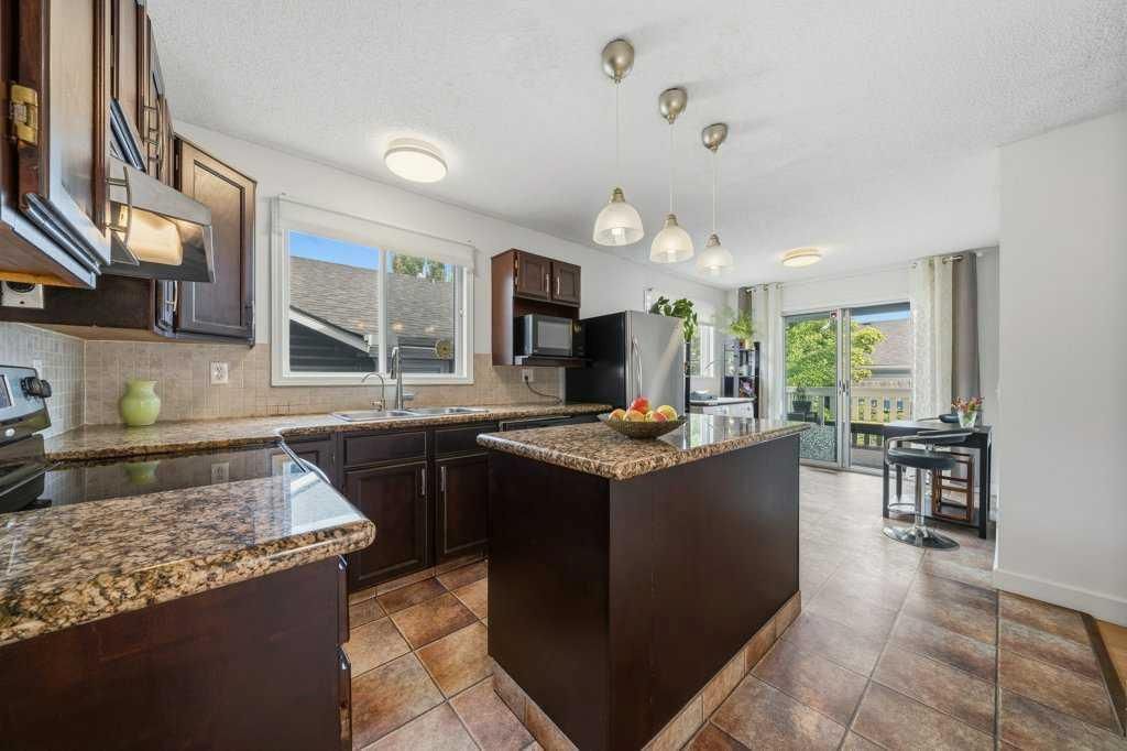 112 Cedargrove Way SW, Calgary — photo 3 of 41
