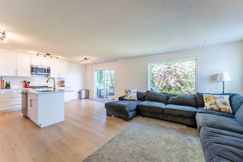 76 Cranfield Place SE, Calgary — photo 3 of 32