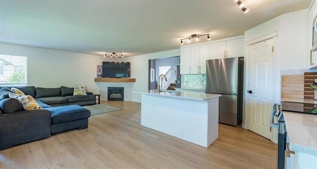 76 Cranfield Place SE, Calgary — photo 4 of 32