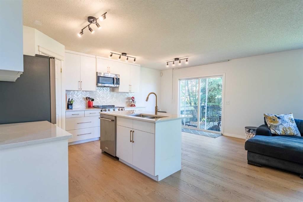 76 Cranfield Place SE, Calgary — photo 5 of 32