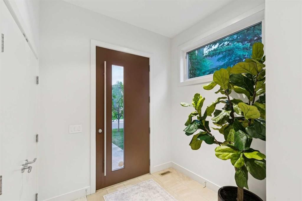 31 Wexford Way SW, Calgary — photo 4 of 50