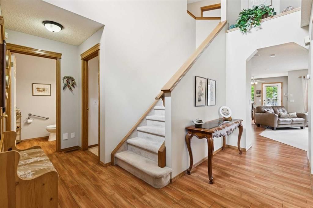 859 Somerset Drive SW, Calgary — photo 2 of 37