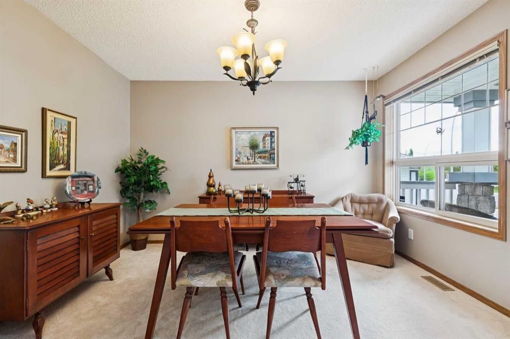 859 Somerset Drive SW, Calgary — photo 4 of 37