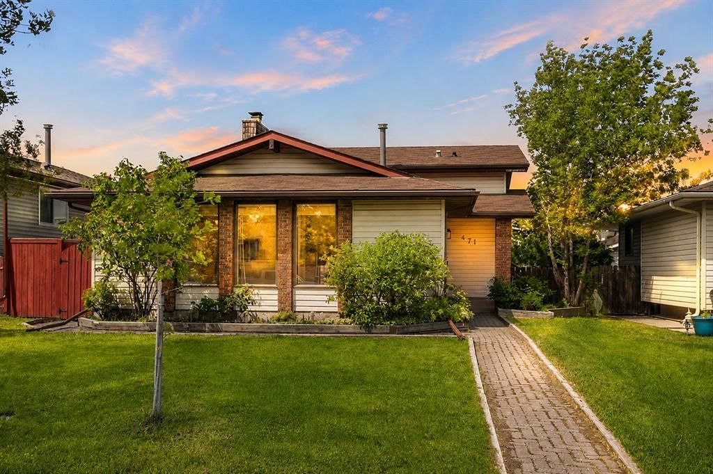 471 Berkley Crescent NW, Calgary — main listing photo
