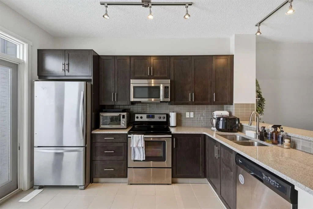214 Nolanfield Villas NW, Calgary — photo 3 of 47