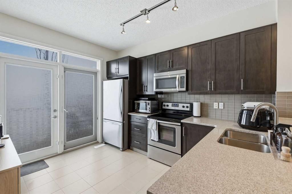 214 Nolanfield Villas NW, Calgary — photo 4 of 47