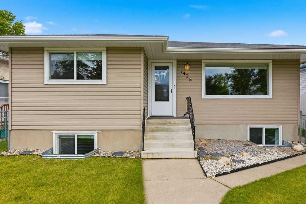 7428 23 Street SE, Calgary — photo 2 of 48