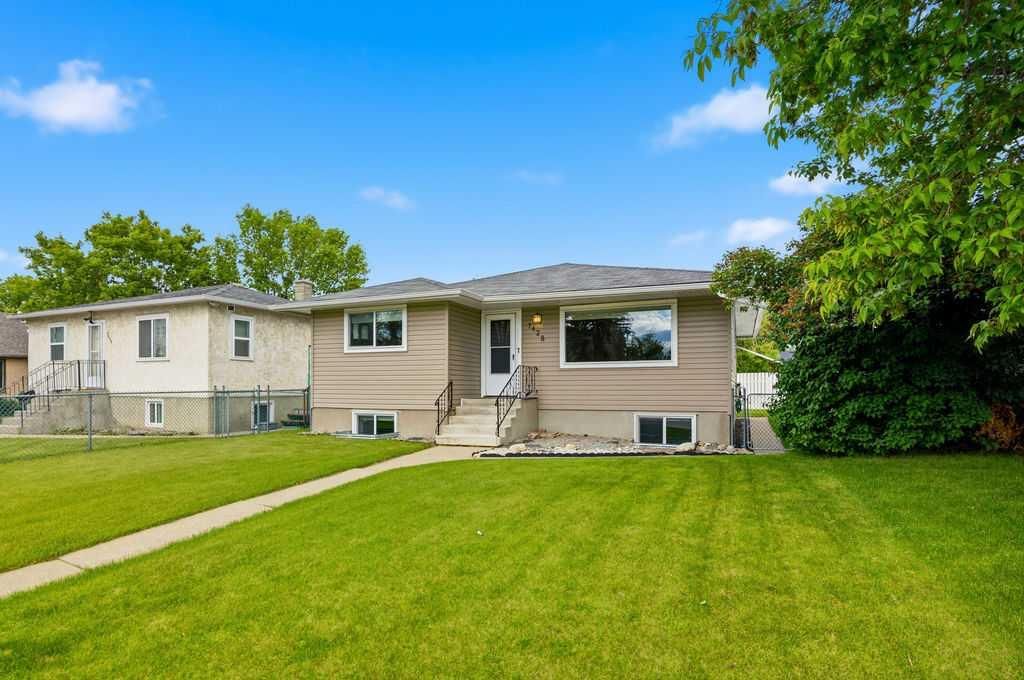 7428 23 Street SE, Calgary — photo 3 of 48