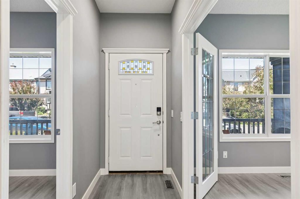 137 Prestwick Mews SE, Calgary — photo 3 of 42