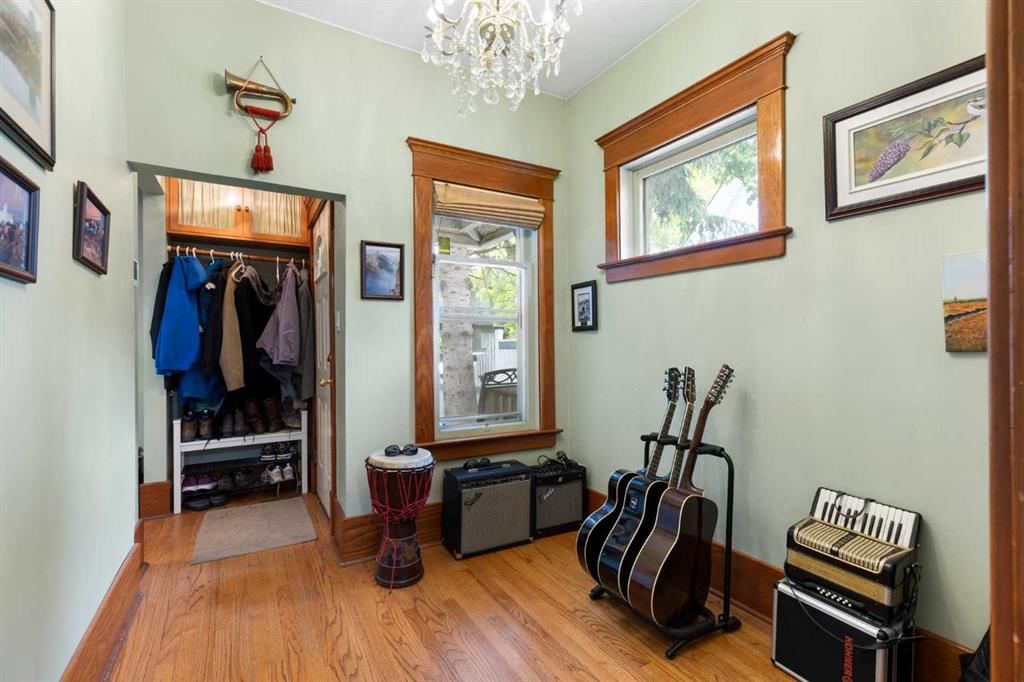 508 10 Avenue NE, Calgary — photo 5 of 30