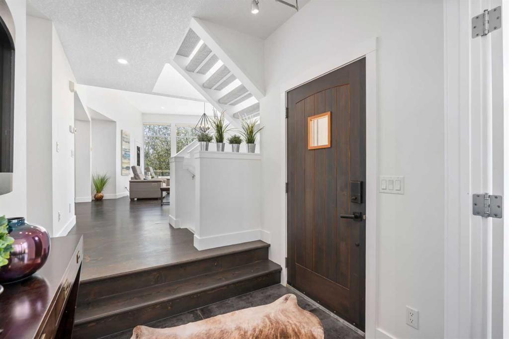 361 Discovery Ridge Way SW, Calgary — photo 5 of 50