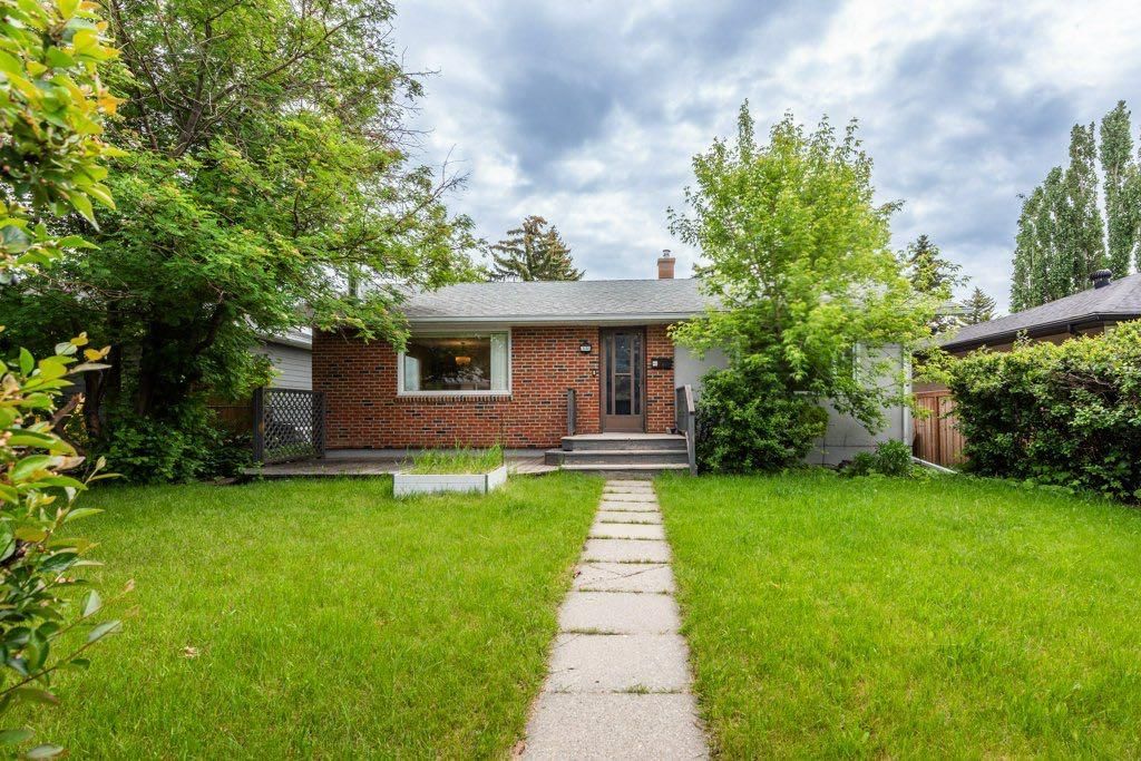 3136 46 Street SW, Calgary — main listing photo