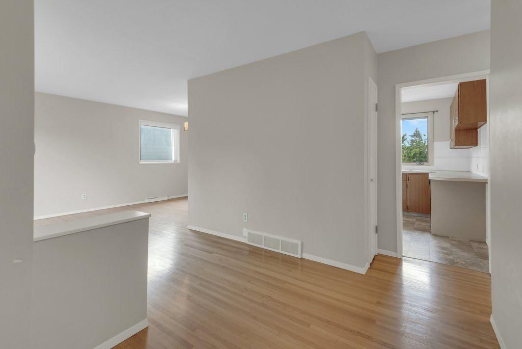3136 46 Street SW, Calgary — photo 3 of 37
