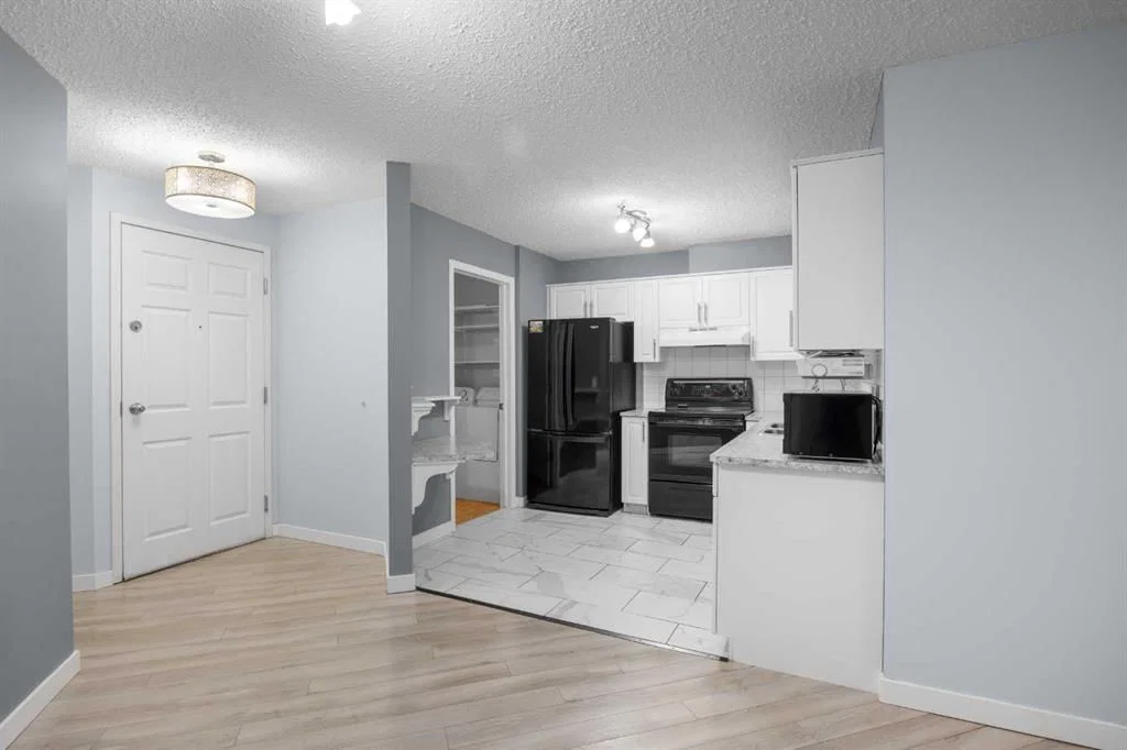 120, 10 Sierra Morena Mews SW, Calgary — photo 3 of 29