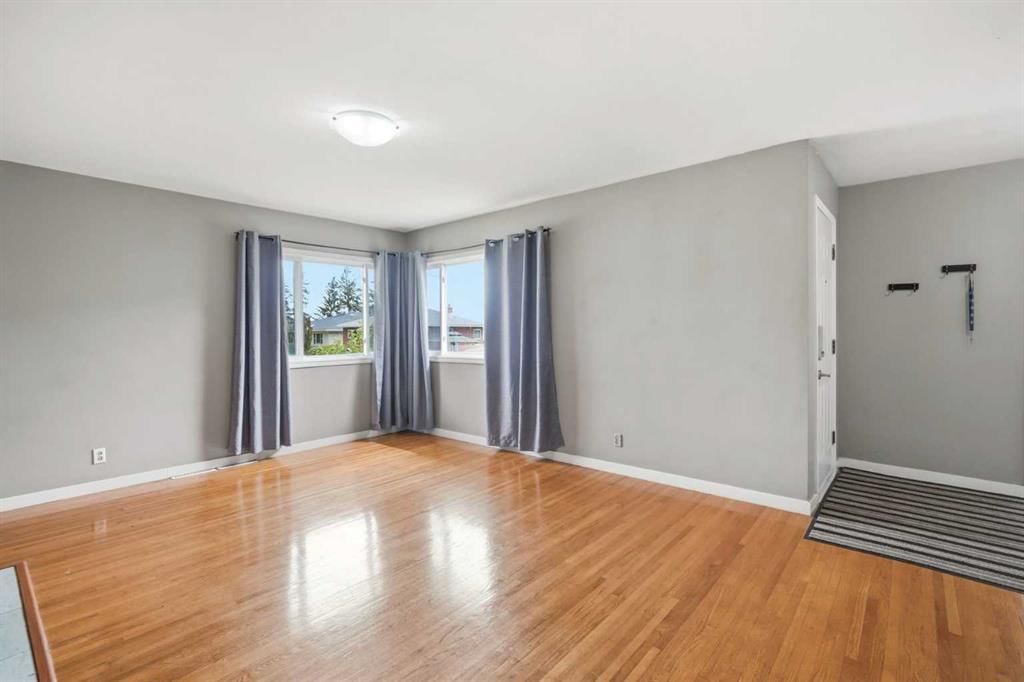 111 42 Avenue NE, Calgary — photo 4 of 41