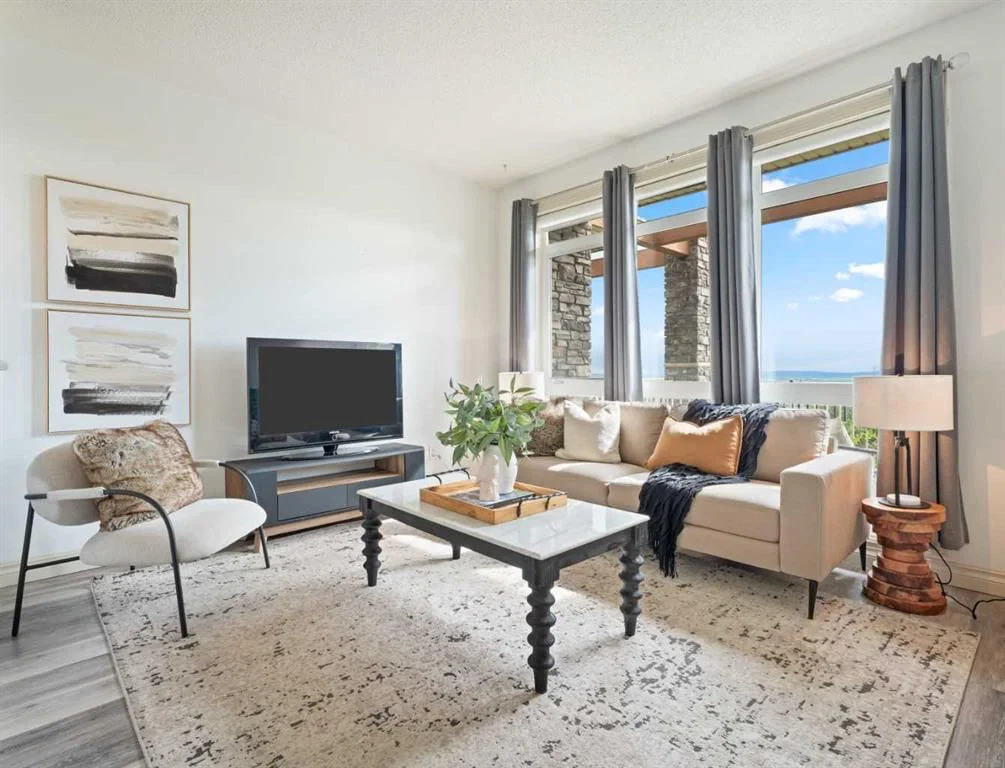 4, 153 Rockyledge View NW, Calgary — main listing photo