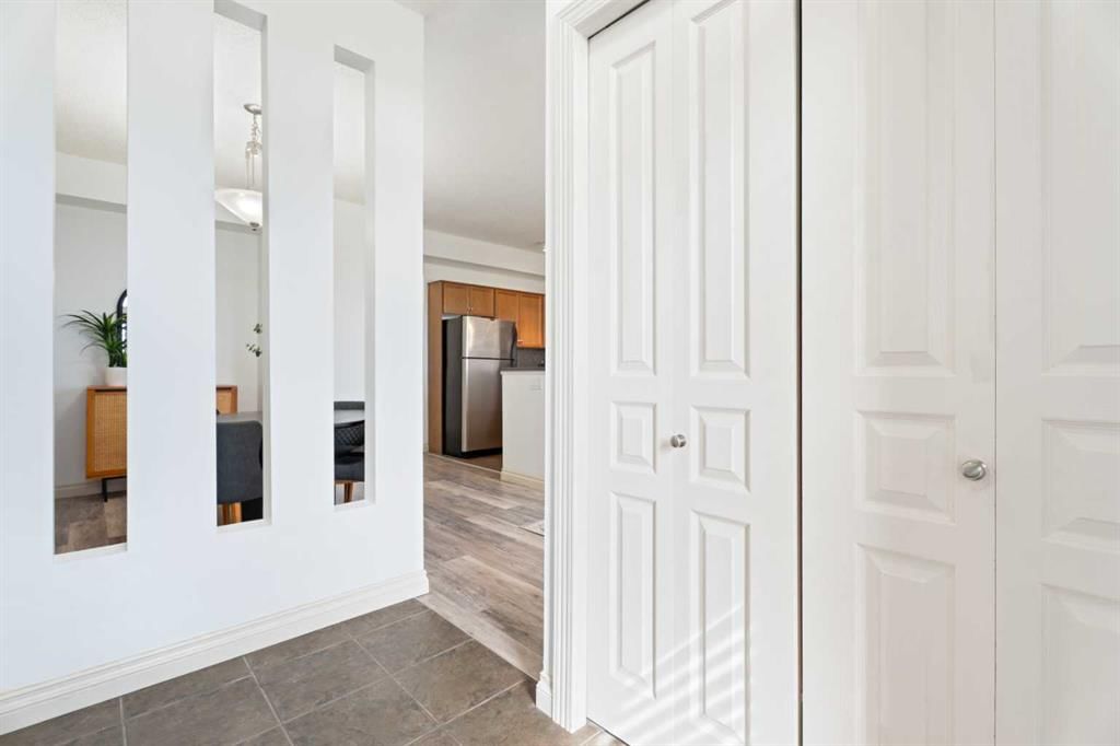 4, 153 Rockyledge View NW, Calgary — photo 3 of 29