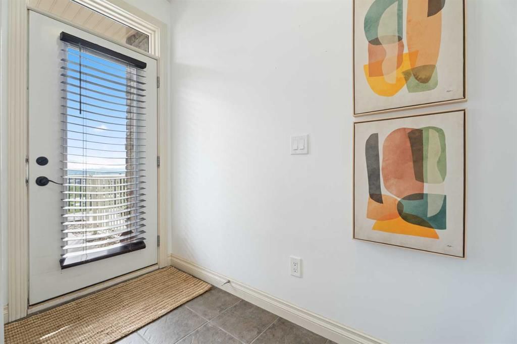 4, 153 Rockyledge View NW, Calgary — photo 4 of 29