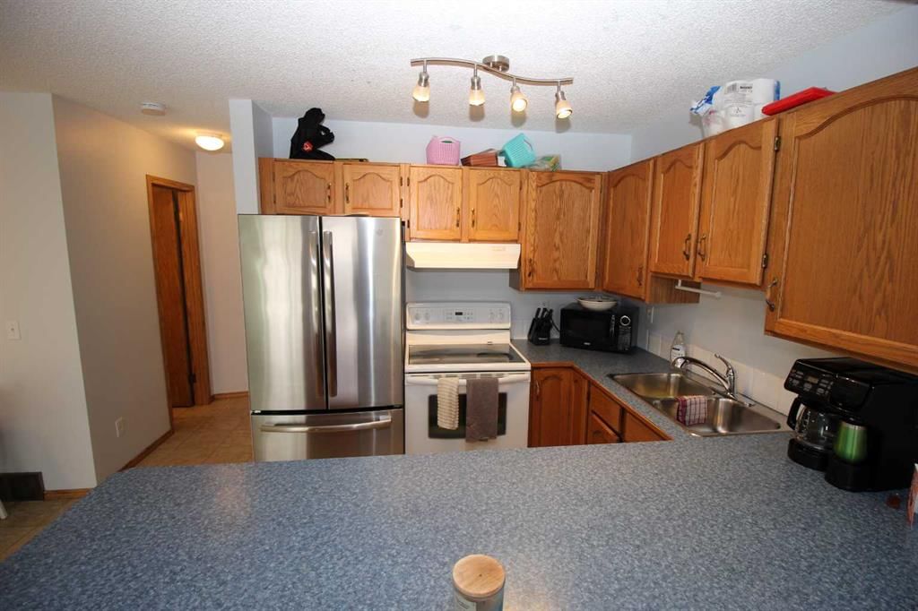 215 Millview Green SW, Calgary — photo 3 of 19