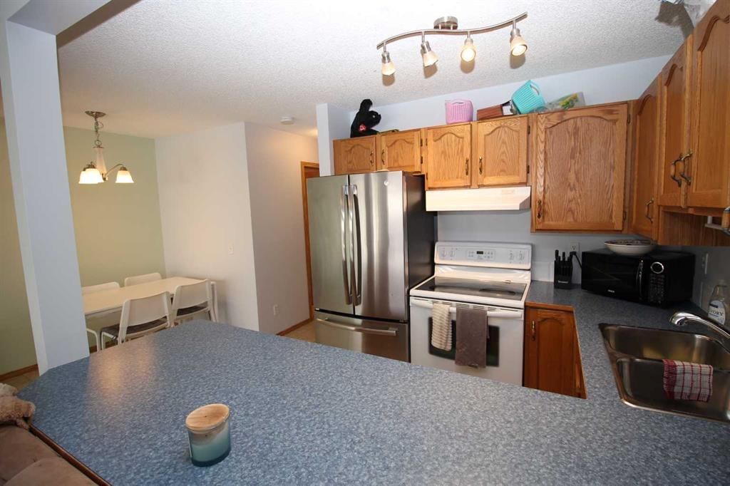 215 Millview Green SW, Calgary — photo 4 of 19