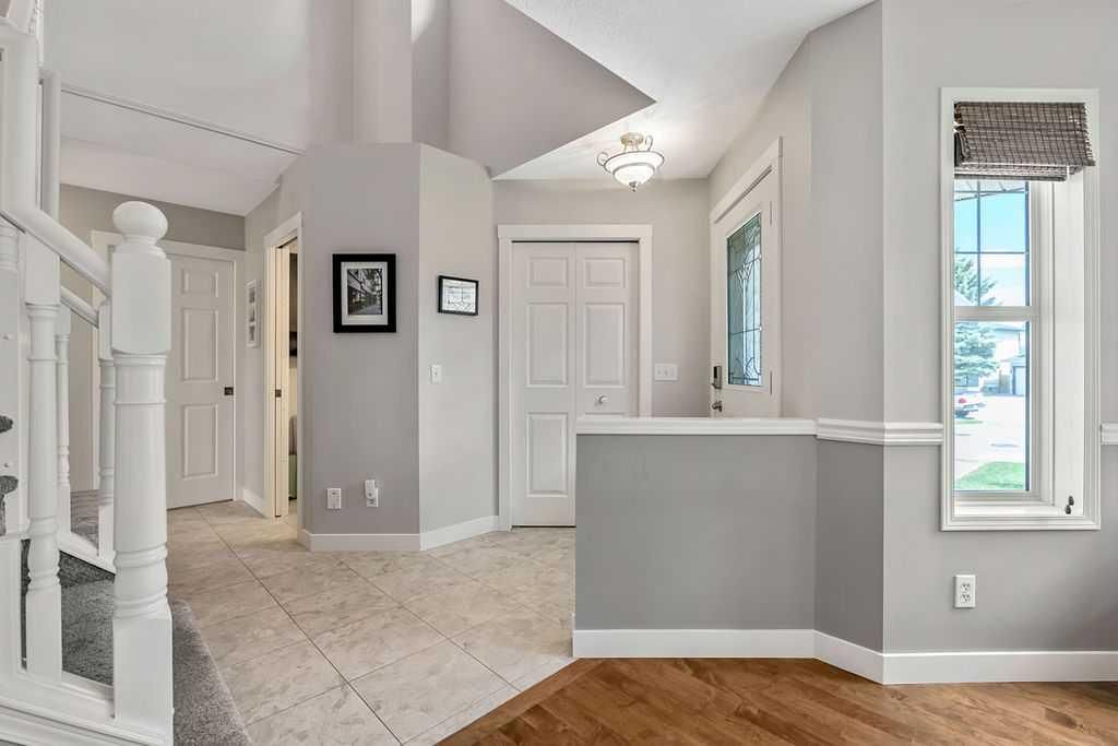 357 Hidden Valley Place NW, Calgary — photo 3 of 42