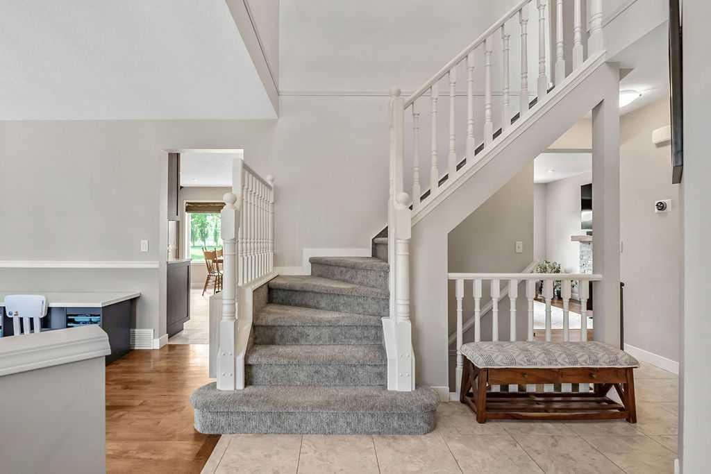 357 Hidden Valley Place NW, Calgary — photo 4 of 42