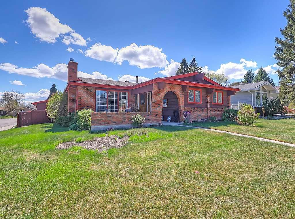 728 Parkvalley Road SE, Calgary — main listing photo