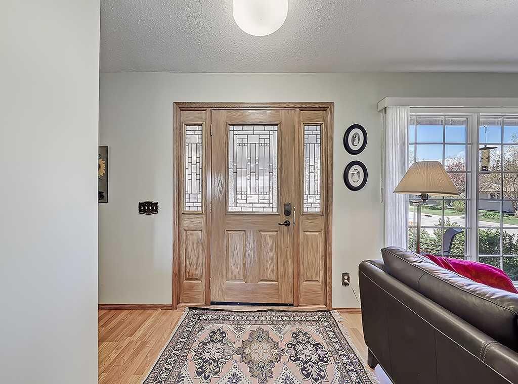 728 Parkvalley Road SE, Calgary — photo 2 of 33