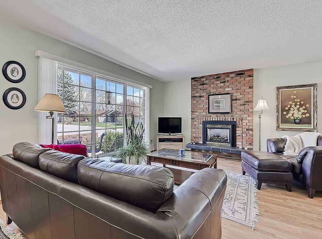 728 Parkvalley Road SE, Calgary — photo 3 of 33