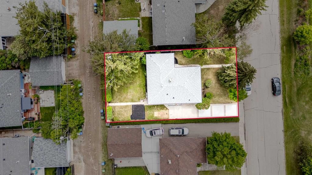 132 Haysboro Crescent SW, Calgary — photo 3 of 45