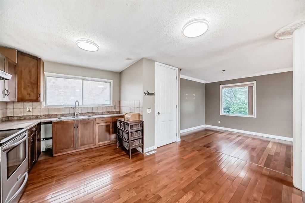 660 Malvern Drive NE, Calgary — photo 4 of 29