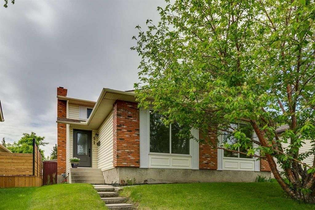 51 Woodbrook Green SW, Calgary — main listing photo