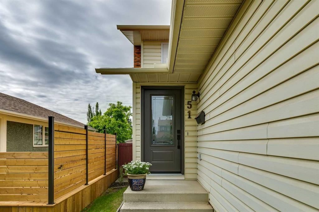 51 Woodbrook Green SW, Calgary — photo 2 of 37
