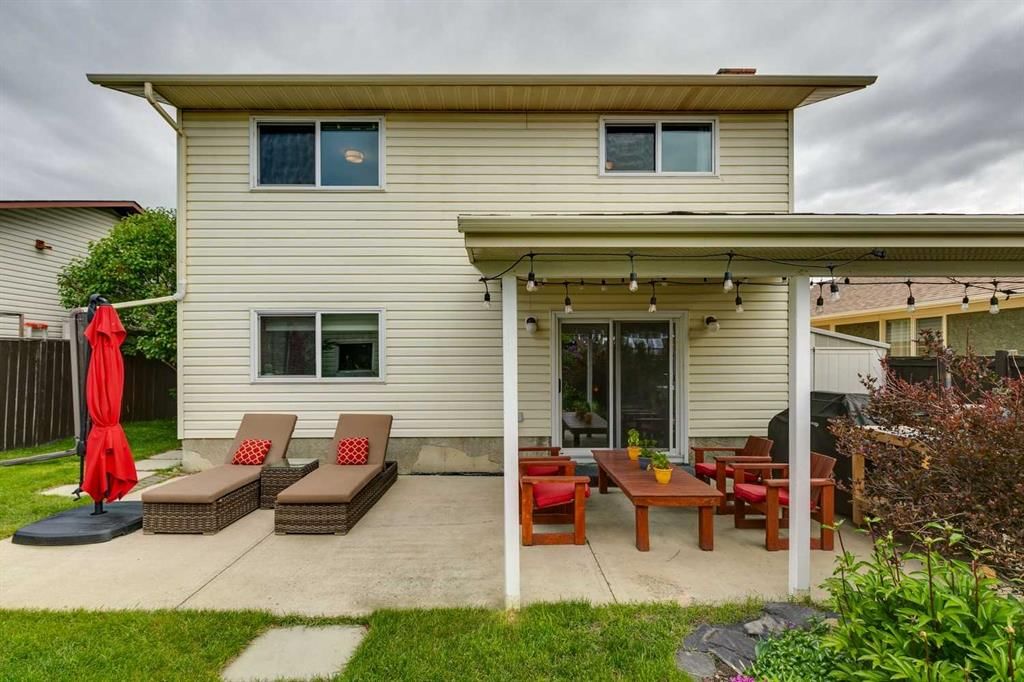 51 Woodbrook Green SW, Calgary — photo 3 of 37