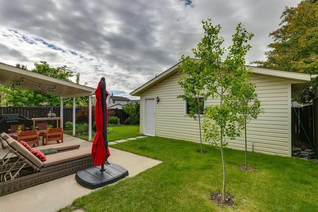 51 Woodbrook Green SW, Calgary — photo 4 of 37