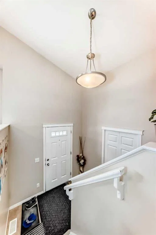 398 MARTINDALE Drive NE, Calgary — photo 4 of 46