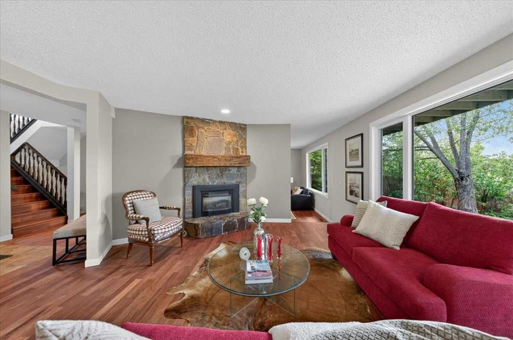 127 Pump Hill Crescent SW, Calgary — photo 3 of 43