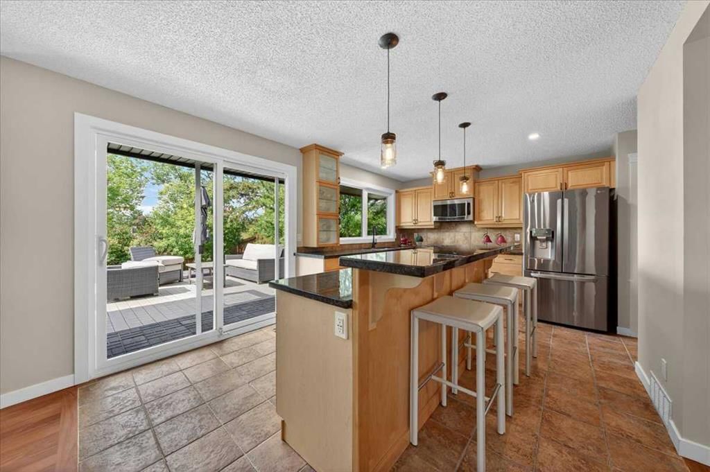 127 Pump Hill Crescent SW, Calgary — photo 5 of 43