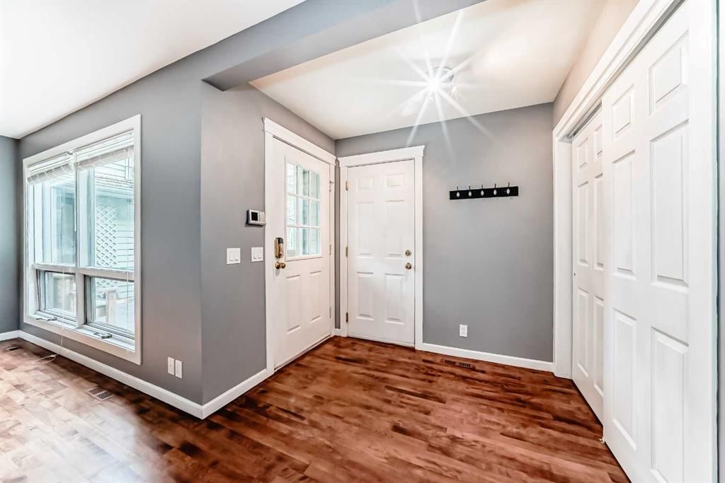 572 Point Mckay Grove NW, Calgary — photo 3 of 36