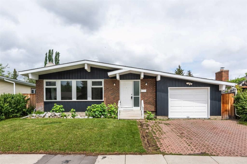 660 Queen Charlotte Drive SE, Calgary — main listing photo