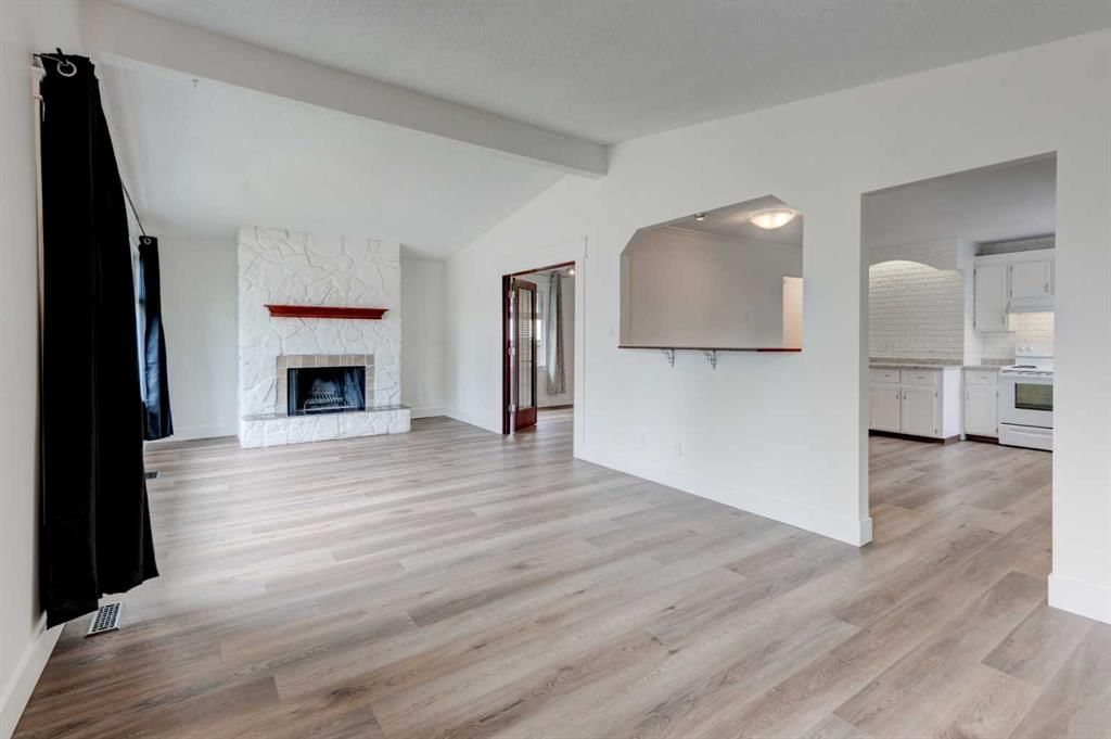 660 Queen Charlotte Drive SE, Calgary — photo 2 of 36
