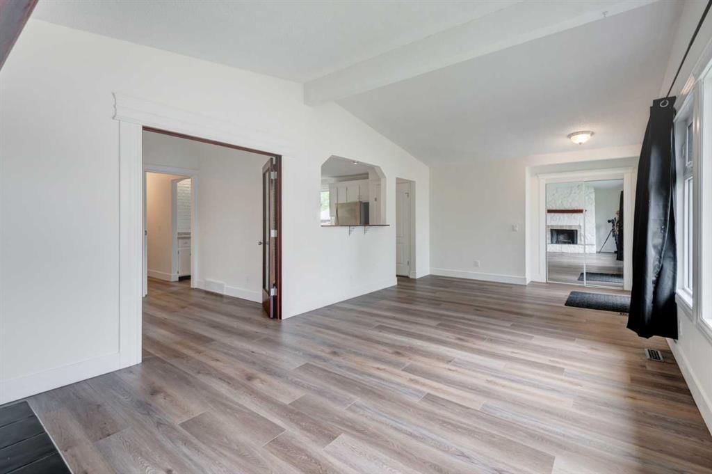 660 Queen Charlotte Drive SE, Calgary — photo 5 of 36