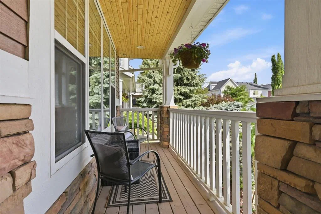 266 Somme Avenue SW, Calgary — photo 2 of 39