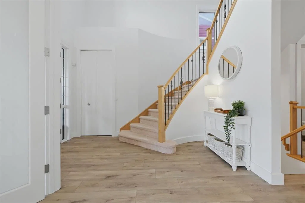 266 Somme Avenue SW, Calgary — photo 3 of 39