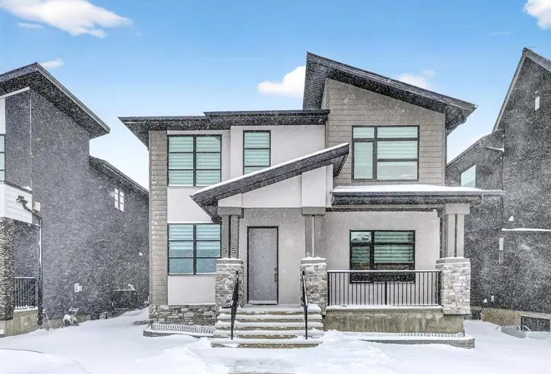 95 Rock Lake View NW, Calgary — main listing photo