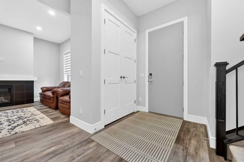 95 Rock Lake View NW, Calgary — photo 2 of 50