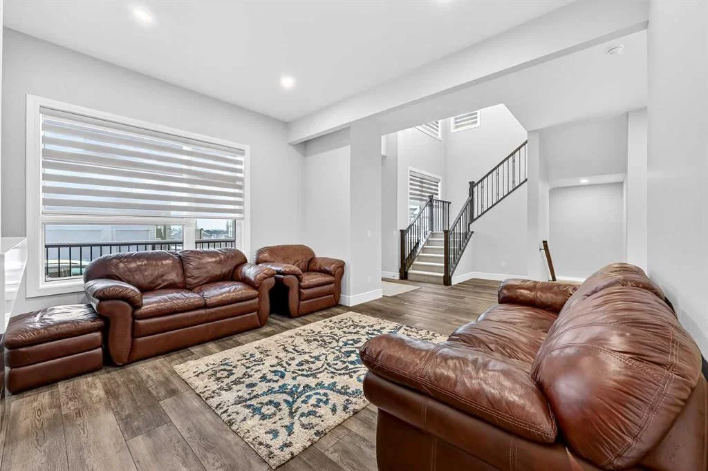 95 Rock Lake View NW, Calgary — photo 4 of 50