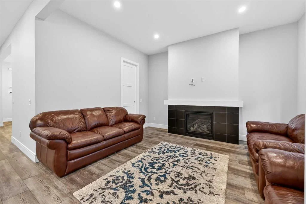 95 Rock Lake View NW, Calgary — photo 5 of 50